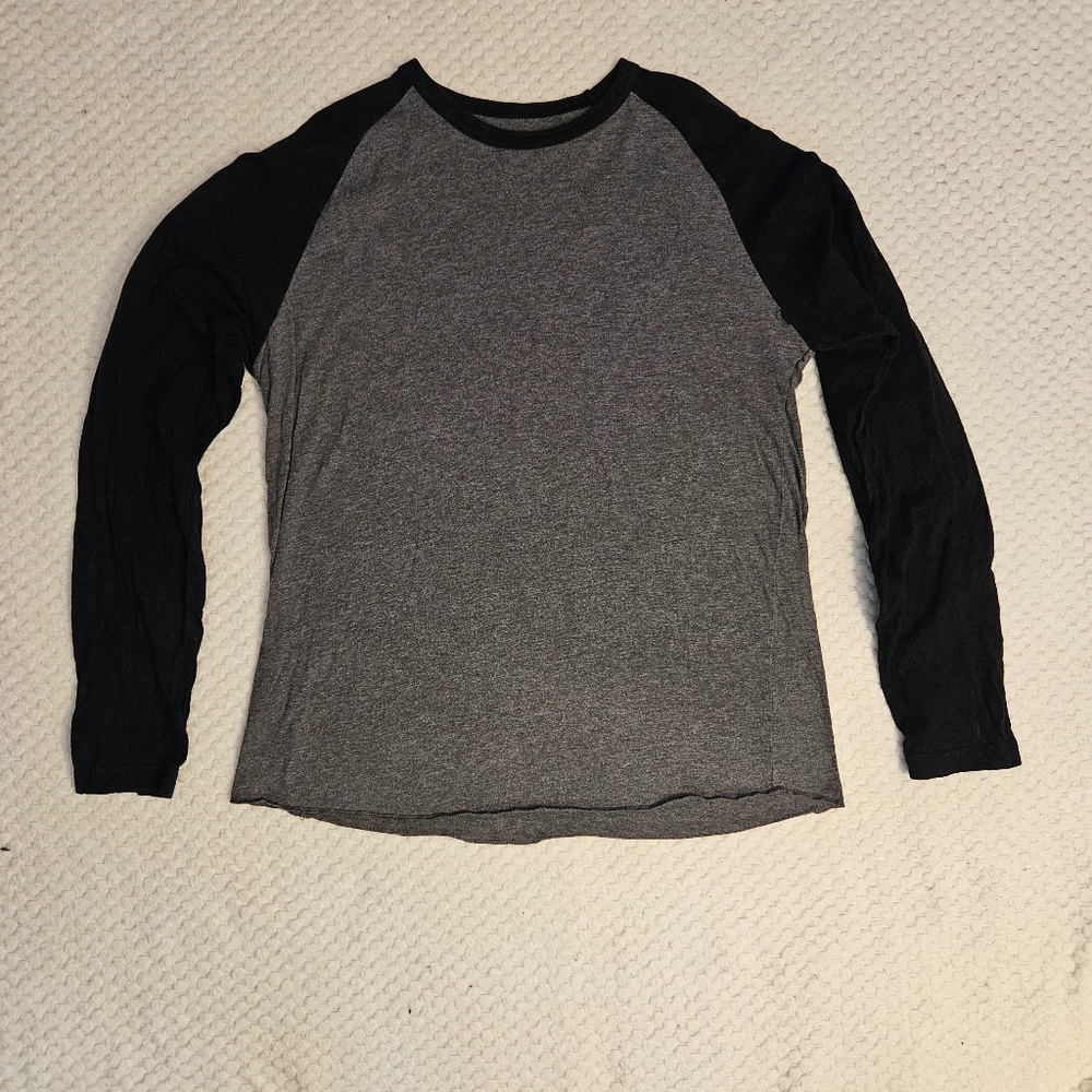 Old Navy Raglan Style Long Sleeve Tee for Men Size M